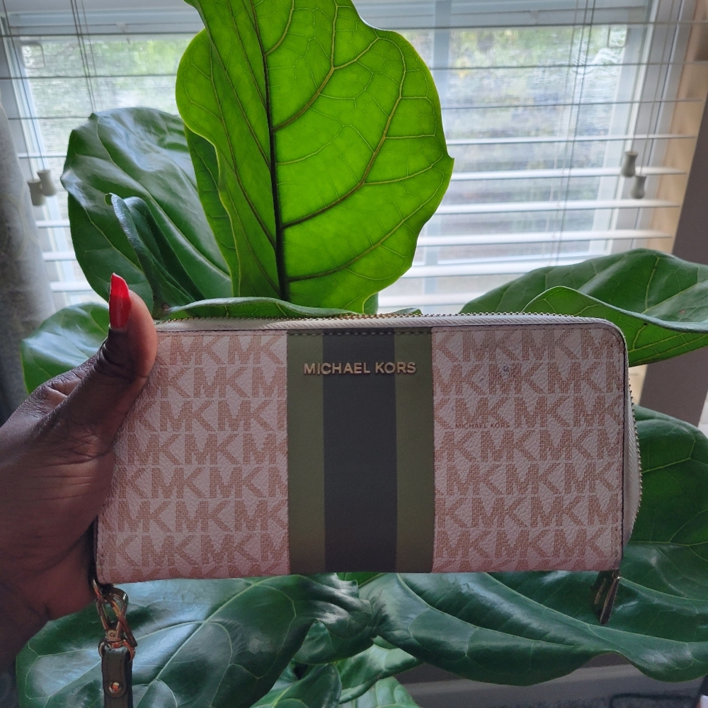 Michael Kors Wristlet Clutch